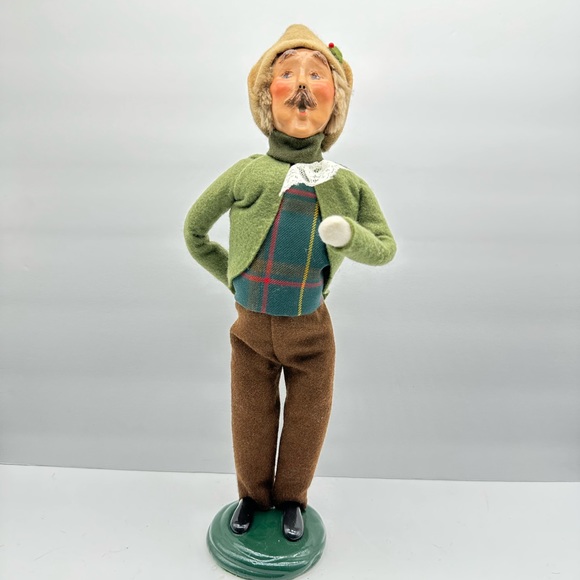 Byers’ Choice Retired Male Caroler - Picture 3 of 6